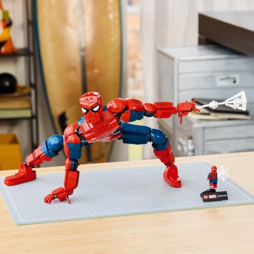 Fully posable 36 cm tall Spider-Man