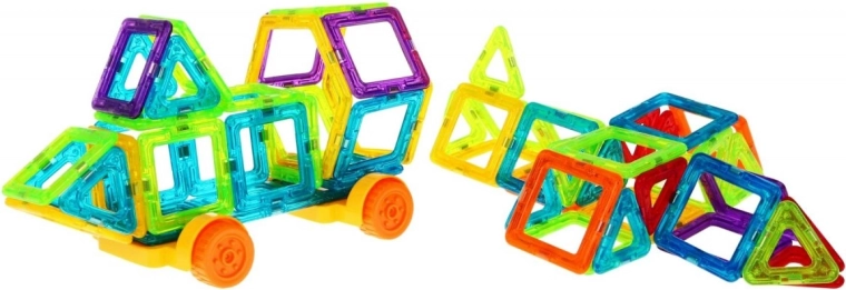 Radošas konstrukcijas no transportlīdzekļiem līdz pilīm