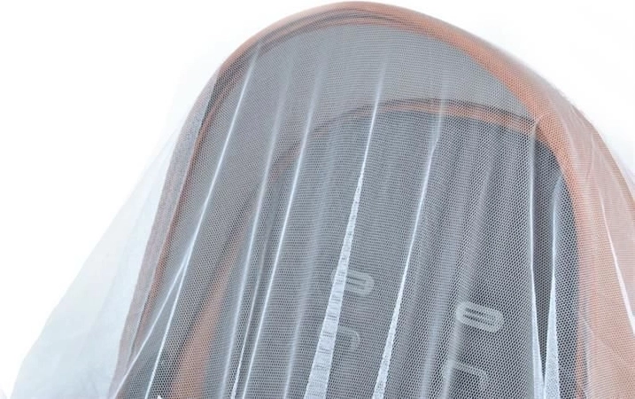 Smalks siets pret kukaiņiem, neierobežojot ventilāciju