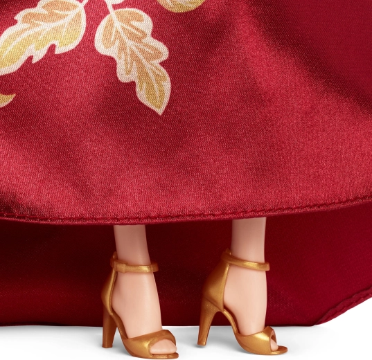 Gold high-heeled shoes for perfect styling
