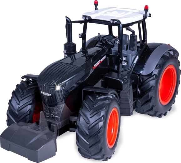 Reālistisks Fendt modelis melnā krāsā