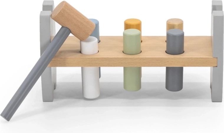 Hammering bench for little hands