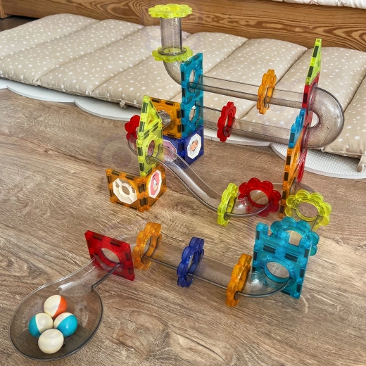 Caurspīdīgas caurules un piltuves dinamiskam braucienam