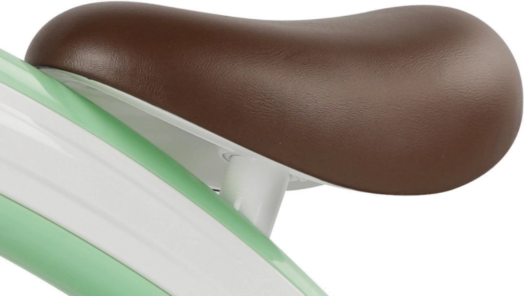 Comfort while riding: soft seat and non-slip grips