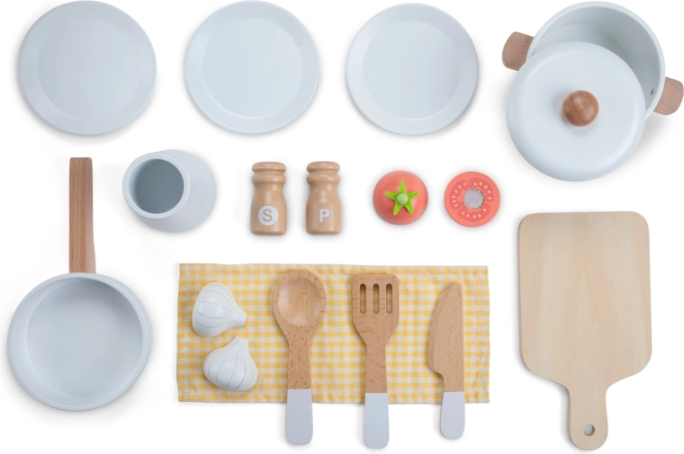 16 accessories for creative play