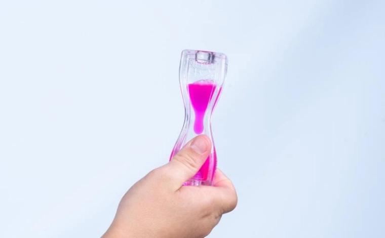 Fidget Blox Vision antistresa kubs ar krāsainu “lāvu” – violets