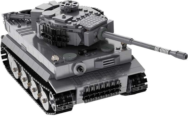 Realistic tank with rotating turret