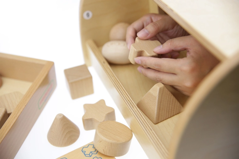 MASTERKIDZ sensory box for tactile guessing