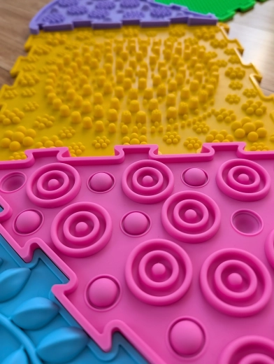 Double-sided textures for sensory play