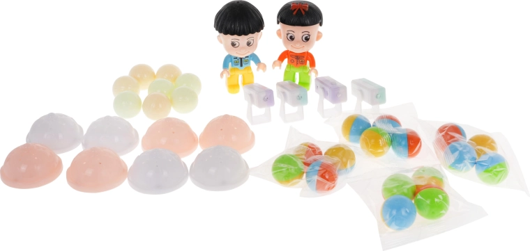 Radoša spēle ar figūriņām un piederumiem