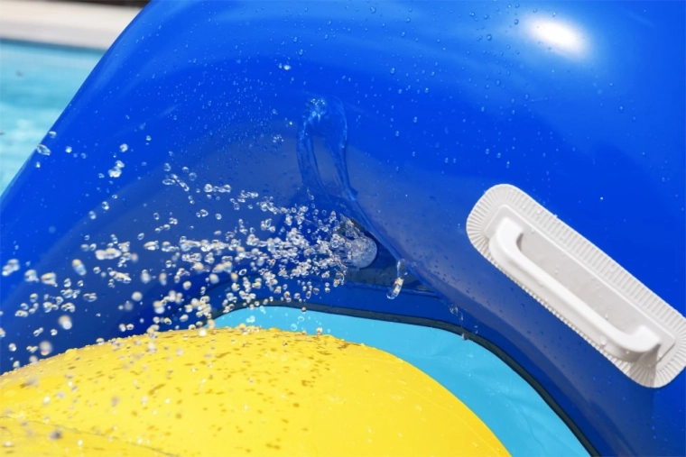 Integrated water sprinklers for a smooth glide