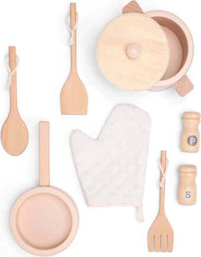 Nine accessories for play right out of the box