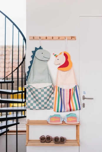 Jautrs unicorn dizains, kas ienes telpā gaišumu