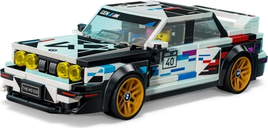 Kustīgi riteņi un vadītāja minifigūra sacīkšu spēlei