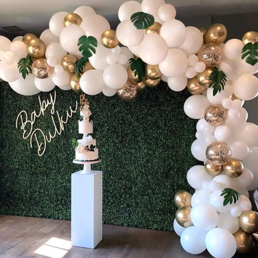 Elegant gold-and-white decoration