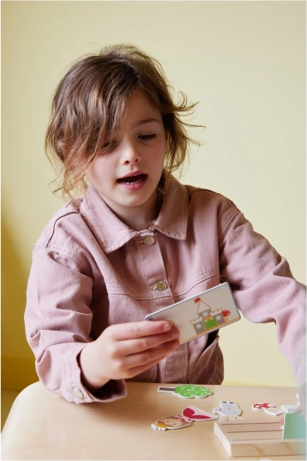 Game based on cards and verbal instructions