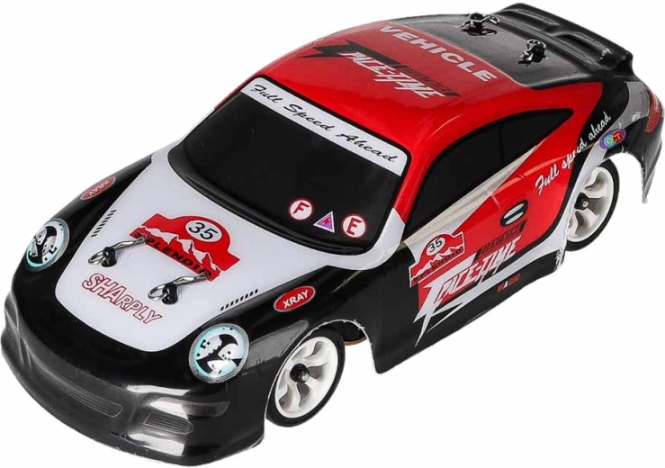 Ātra braukšana un drifts ar 4WD piedziņu