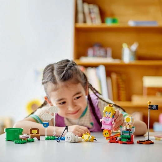 Būvē, spēlē, paplašini