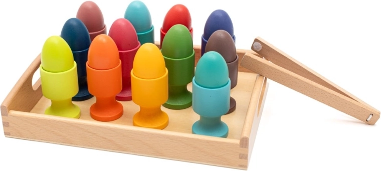 Sturdy wooden construction and practical tray