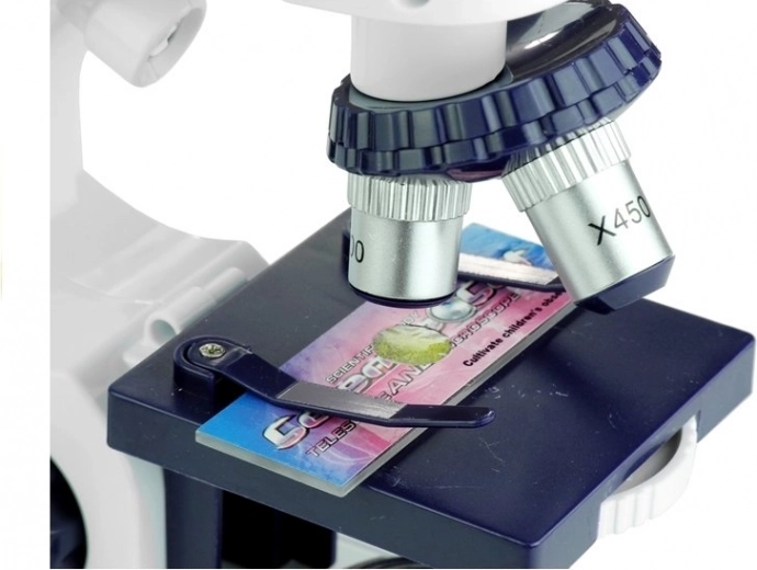 Trīs palielinājuma līmeņi: 80×, 200×, 450×