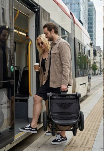 Folding the carrycot with the chassis