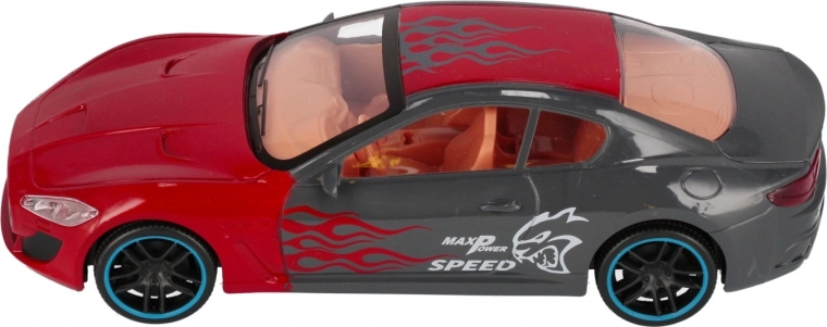 Sportisks dizains un rūpīga apdare