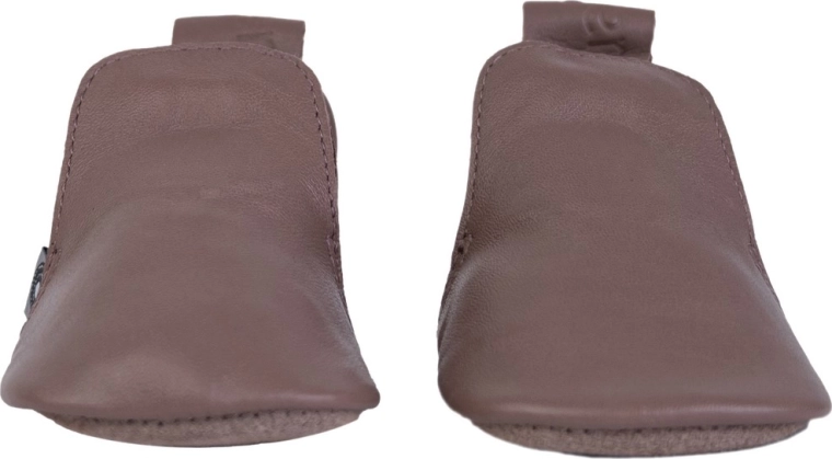 Smooth leather for easy maintenance