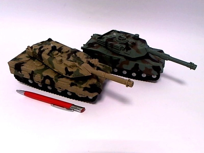 Bērnu tanks 18 cm ar gaismas un skaņas efektiem
