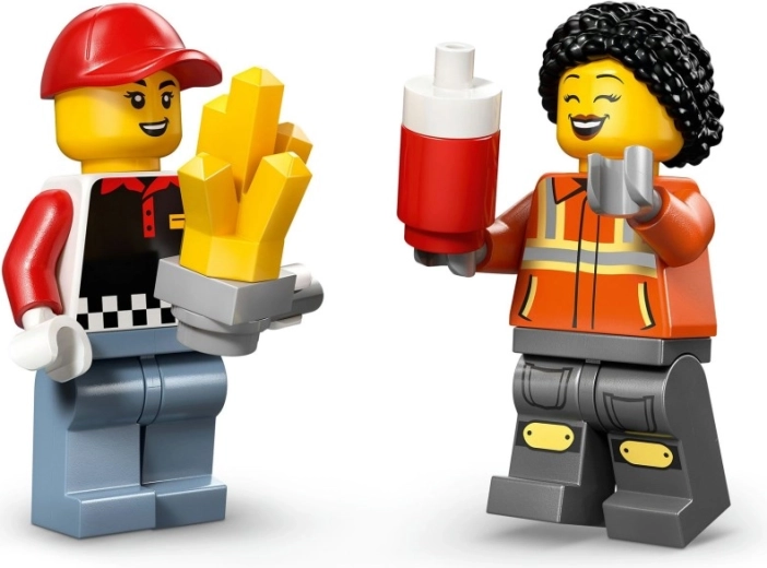 Divas minifigūras un piederumi
