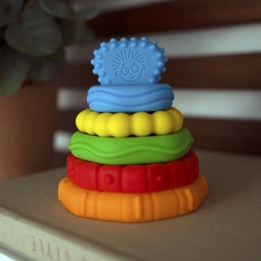 2-in-1: stacking and teething relief