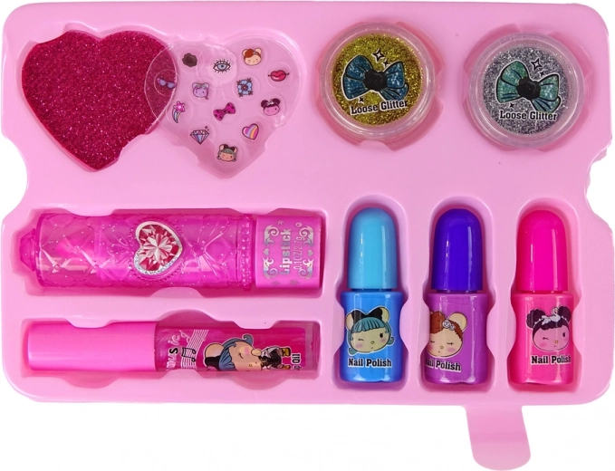 Mirdzoši aksesuāri un radoša manikīra