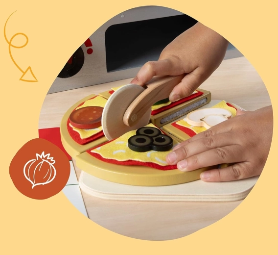 Cutting and serving for even more realistic play