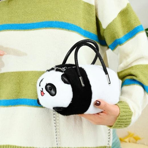 Practical zippered compartment