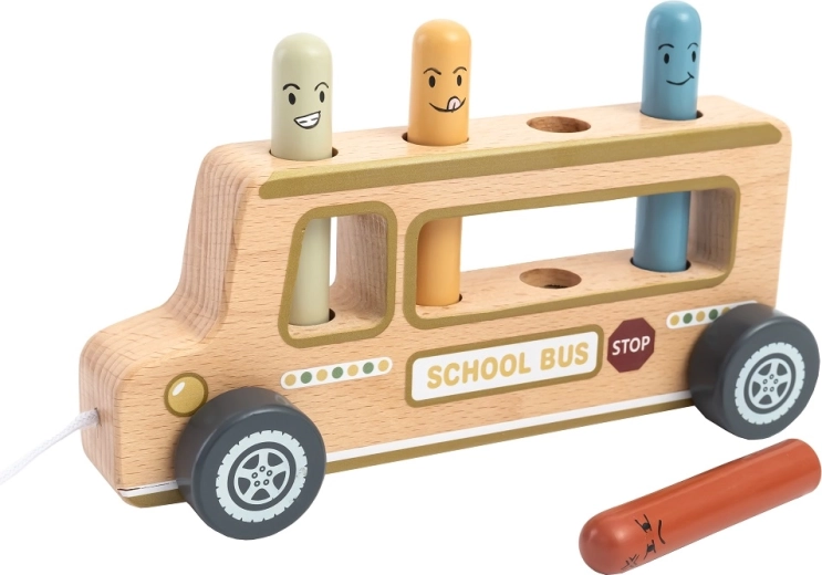 Velkamais autobuss ar aukliņu