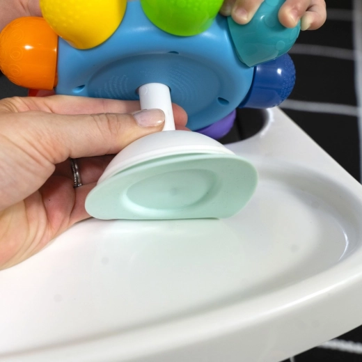 Strong suction cup for stable play