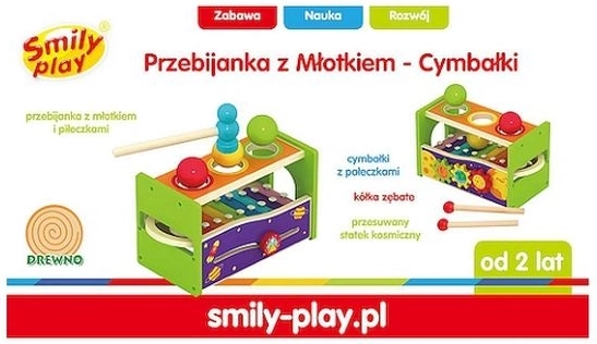 Smilp koka āmuru spēle ar āmuru un cimbalām