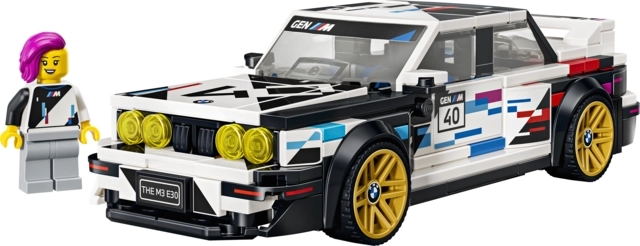 Autentisks BMW M3 (E30) izskats ar autosporta grafiku