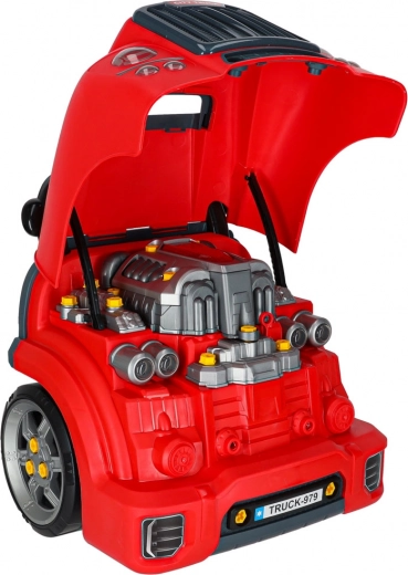 Atverams pārsegs un izjaucams motors