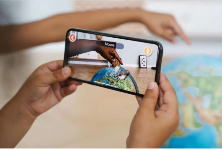 Paplašinātā realitāte ar IQ GLOBE lietotni