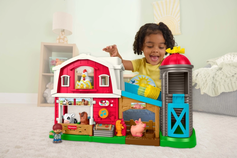 Divstāvu kūts ar silosu un rampu