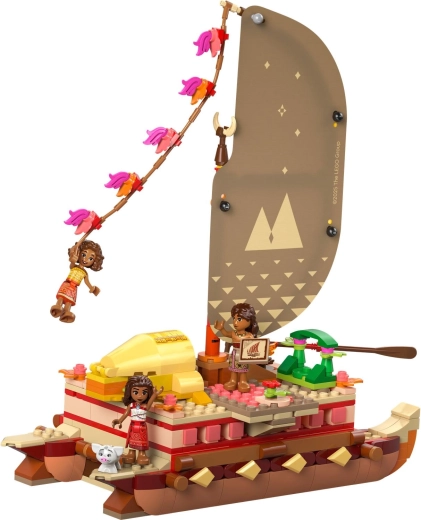 Double-hulled boat with a fabric sail