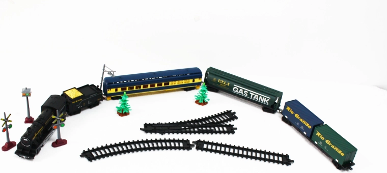 Electric Train Set – Steam Locomotive with Light, Sound, and Battery-Powered Carriages