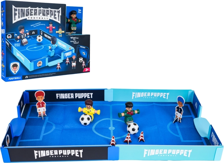 Futbola spēle ar diviem spēlētājiem, bumbu un laukumu