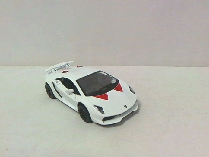 Automašīnas modelis Lamborghini Sesto – metāla modelis 1:38 ar atveramām durvīm un atvelkamu piedziņu