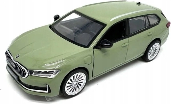 MSZ elektriskais modelis Škoda Superb Combi iV, zaļš