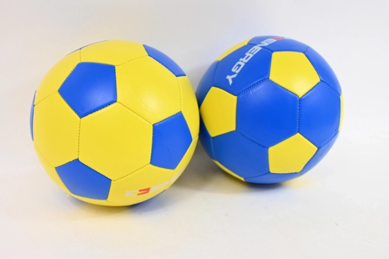 Dzelteni zila futbola bumba