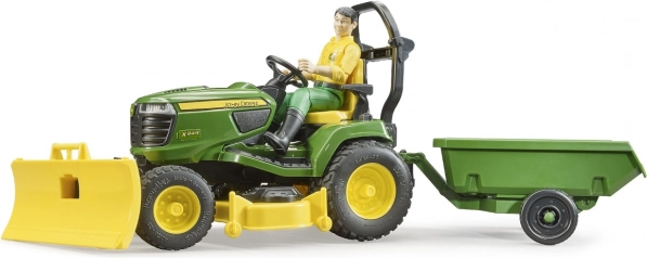 Dārza traktors JOHN DEERE X949 ar dārznieka figūriņu BRUDER