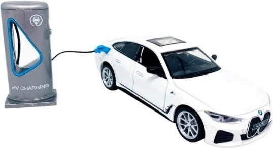 MSZ elektriskais BMW i4 M50 modelis, balts
