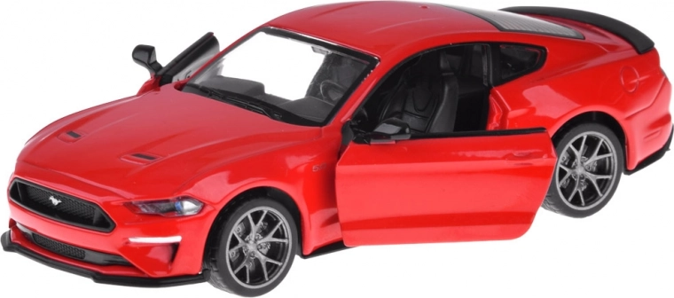 Atveramas durvis un izstrādāts interjers