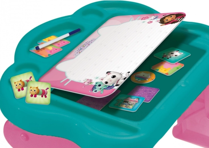 Praktisks un stabils galdiņš spēlēm un mācībām